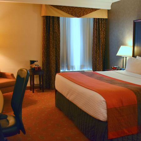 Hamilton Plaza Hotel And Conference Centre Dış mekan fotoğraf